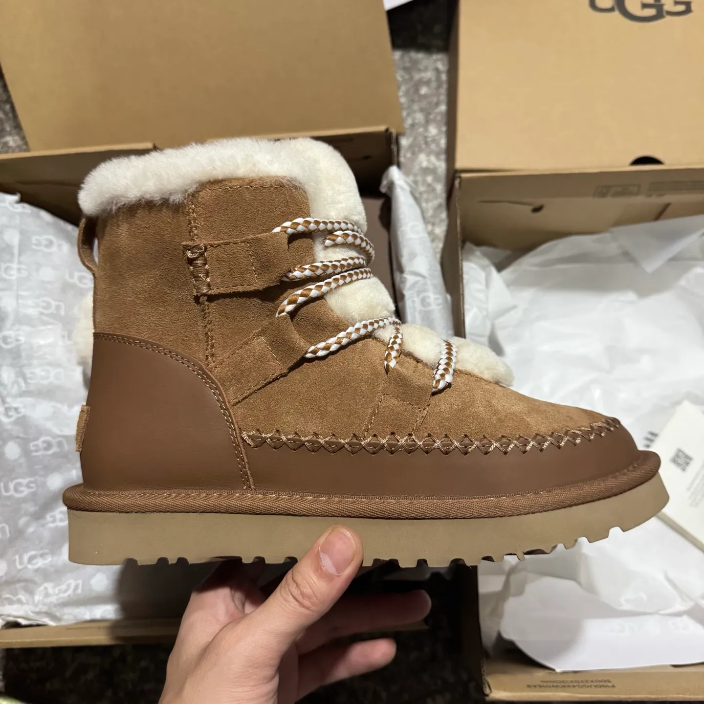 Self-pickup💰640 UGG Classic Novelty Split Cow Leather Round Toe Thick Sole Short Tube Snow Boots Women’s Reindeer Brown Arrive❗️